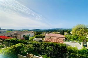 2 BEDROOM APARTMENT IN VENCE